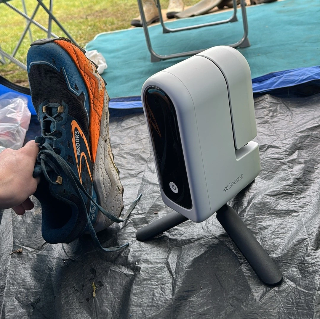 SeeStar S30 with arm closed + shoe for scale